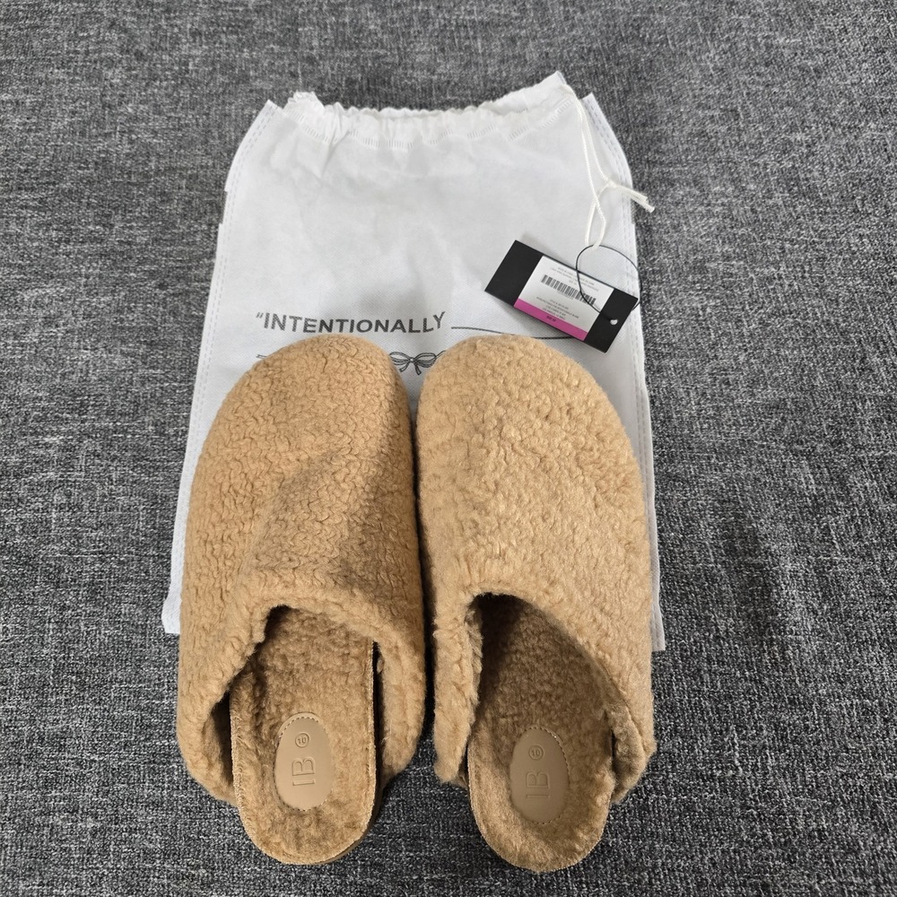 NWT Intentionally Blank Apres Slippers Camel Faux Shearling Mules Womens 10